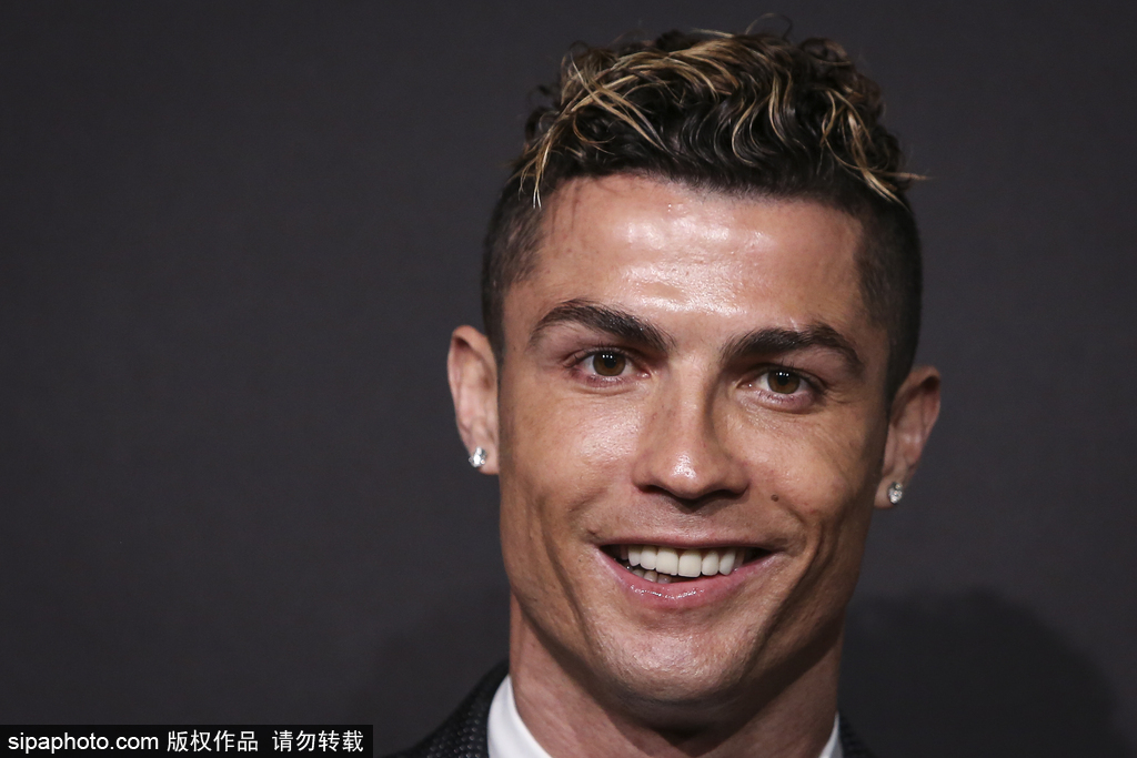 詹姆斯：我会去场边看技术统计，但从未想过拿10分延续记录（詹姆斯：会看场边技术统计，但不会为延续纪录刻意拿10分）