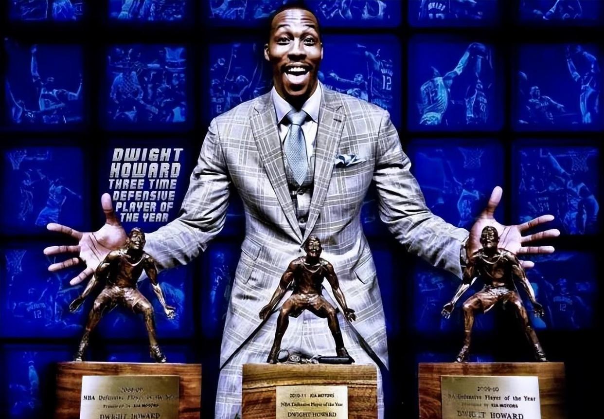 字母哥：与科比一起训练时我带着笔记本记录训练细节（阿德托昆博称与科比合练时用笔记本记录训练细节）