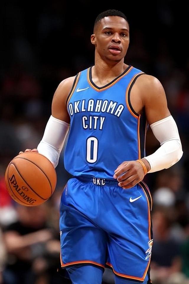 半场战报：比利亚雷亚尔1-1马略卡，赫拉德-莫雷诺建功，萨穆-科斯塔破门（半场：比利亚雷亚尔与马略卡1-1，赫拉德-莫雷诺与萨穆-科斯塔各入一球）