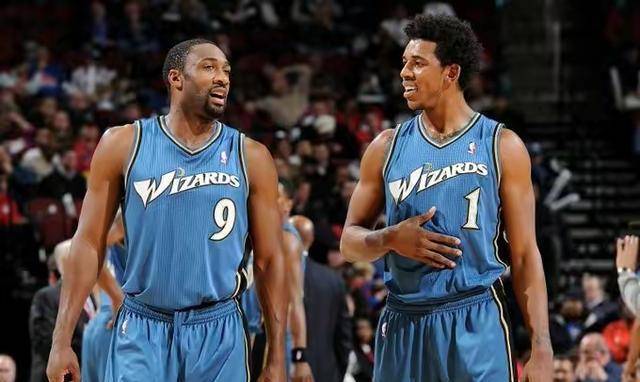 篮网挑战成功，恩比德成关键人物（篮网挑战得手，恩比德扮演关键角色）