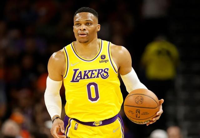 马卡：吕迪格在复出后感觉良好，阿隆索对他回归感到非常高兴（马卡：吕迪格复出状态不错，阿隆索为他的回归欣喜不已）