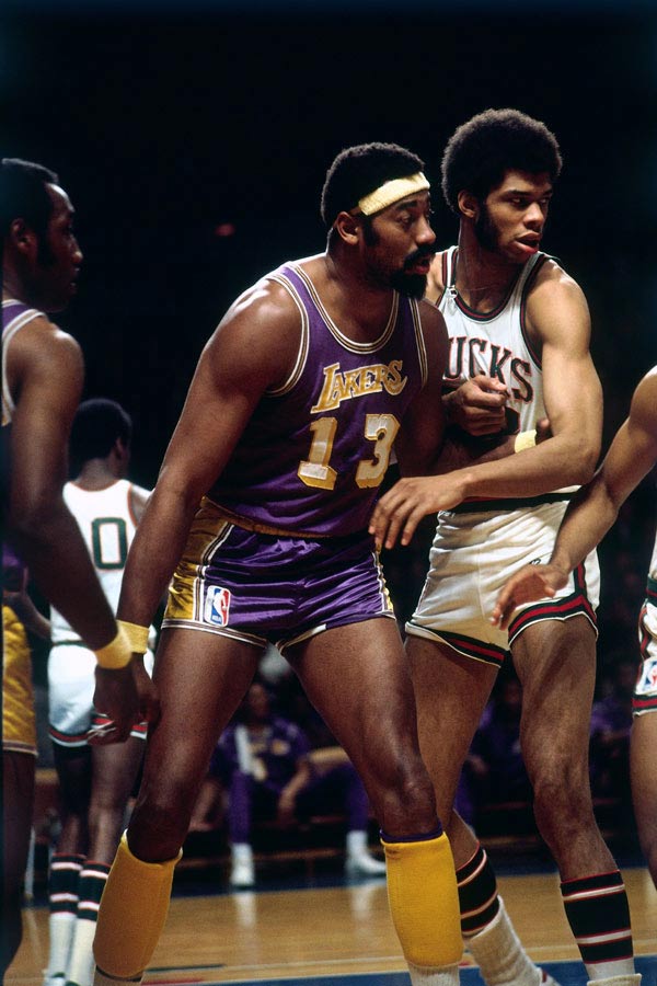 重锤火花！奥孔武连续暴扣 老鹰持续发力将优势扩大到20分（奥孔武连扣如雷，老鹰持续施压分差扩大到20分）