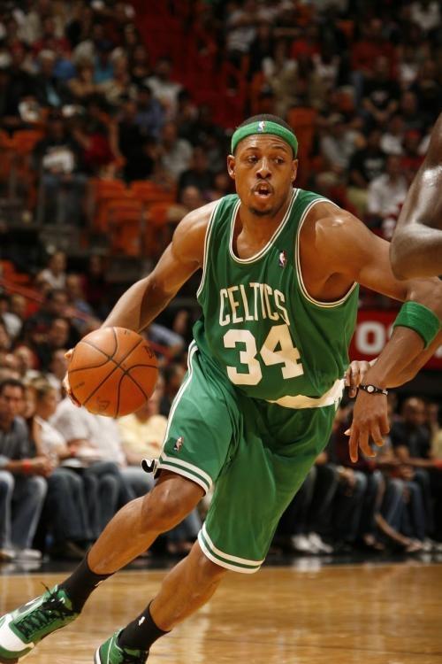 豪门悲喜夜：巴萨5-3六连胜4分领跑 利物浦3-3惨遭绝平 国米4-0登顶（豪门之夜冰火两重天：巴萨5-3豪取六连胜领跑4分，利物浦3-3遭绝平，国米4-0登顶榜首）