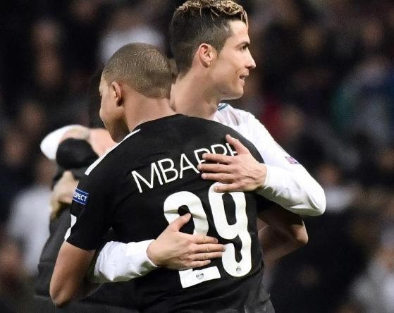 志愿者们用耐心细致的陪伴、温暖有力的援手，为参赛运动员提供全方位保障（志愿者以细致陪伴与温暖援助，为参赛运动员保驾护航）