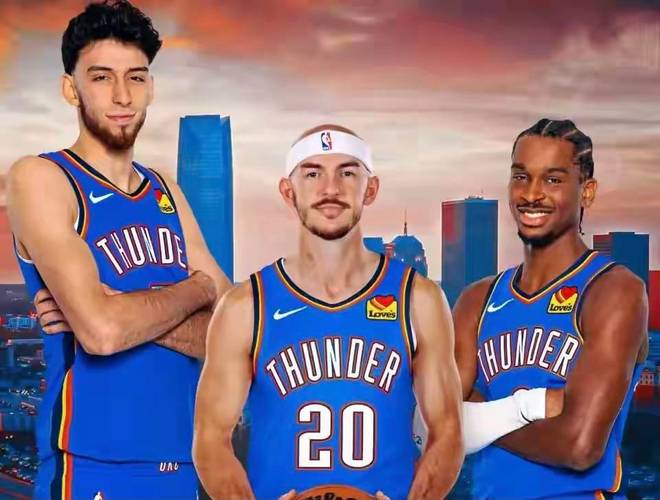 雷霆主场赛前的大屏幕上，已经预告NBA杯半决赛是雷霆vs湖人（雷霆主场赛前大屏幕预告NBA杯半决赛对阵：雷霆vs湖人）