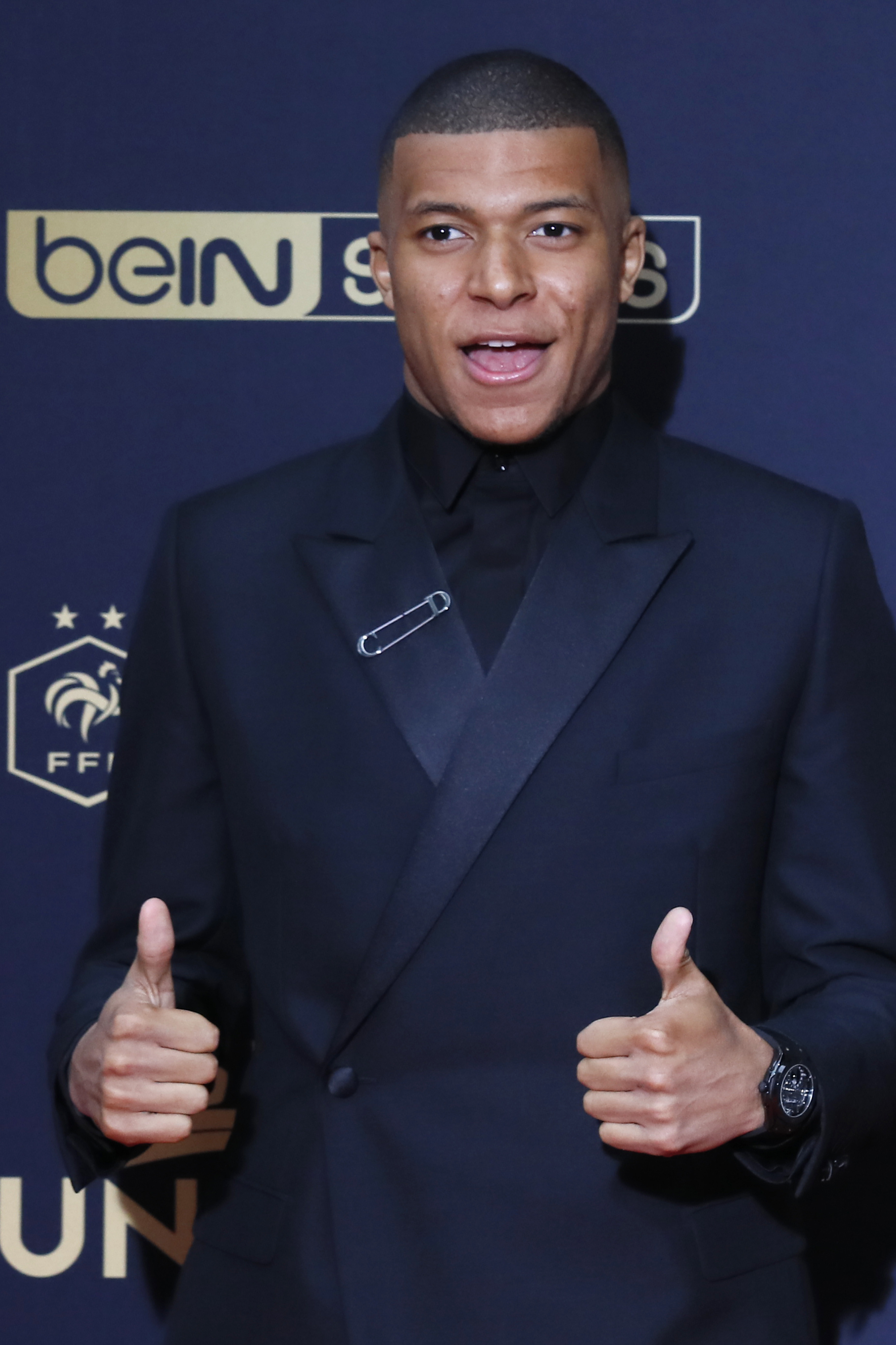 NBA杯半场：布伦森26分，猛龙次节早早祭出“砍人”战术半场52-69落后尼克斯（季中锦标赛半场：布伦森轰下26分，猛龙次节上“砍人”仍以52-69落后尼克斯）