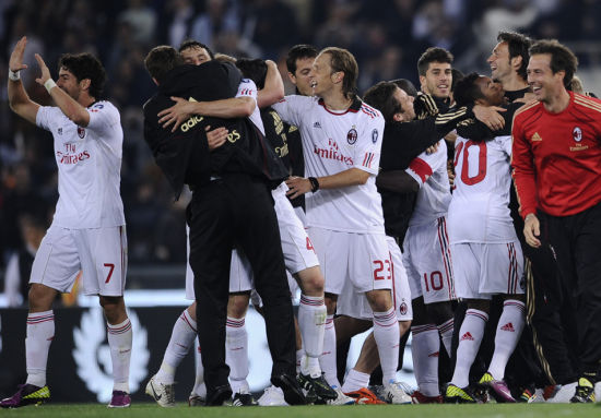 里昂15岁潜力中锋泽科维奇：崇拜哈兰德和DV9的左脚射手（里昂15岁中锋新星泽科维奇：以哈兰德与DV9为偶像的左脚射手）